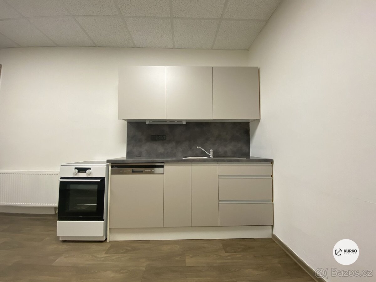 Pronájem bytu 3+1, Náměstí Svobody, Místek - 2