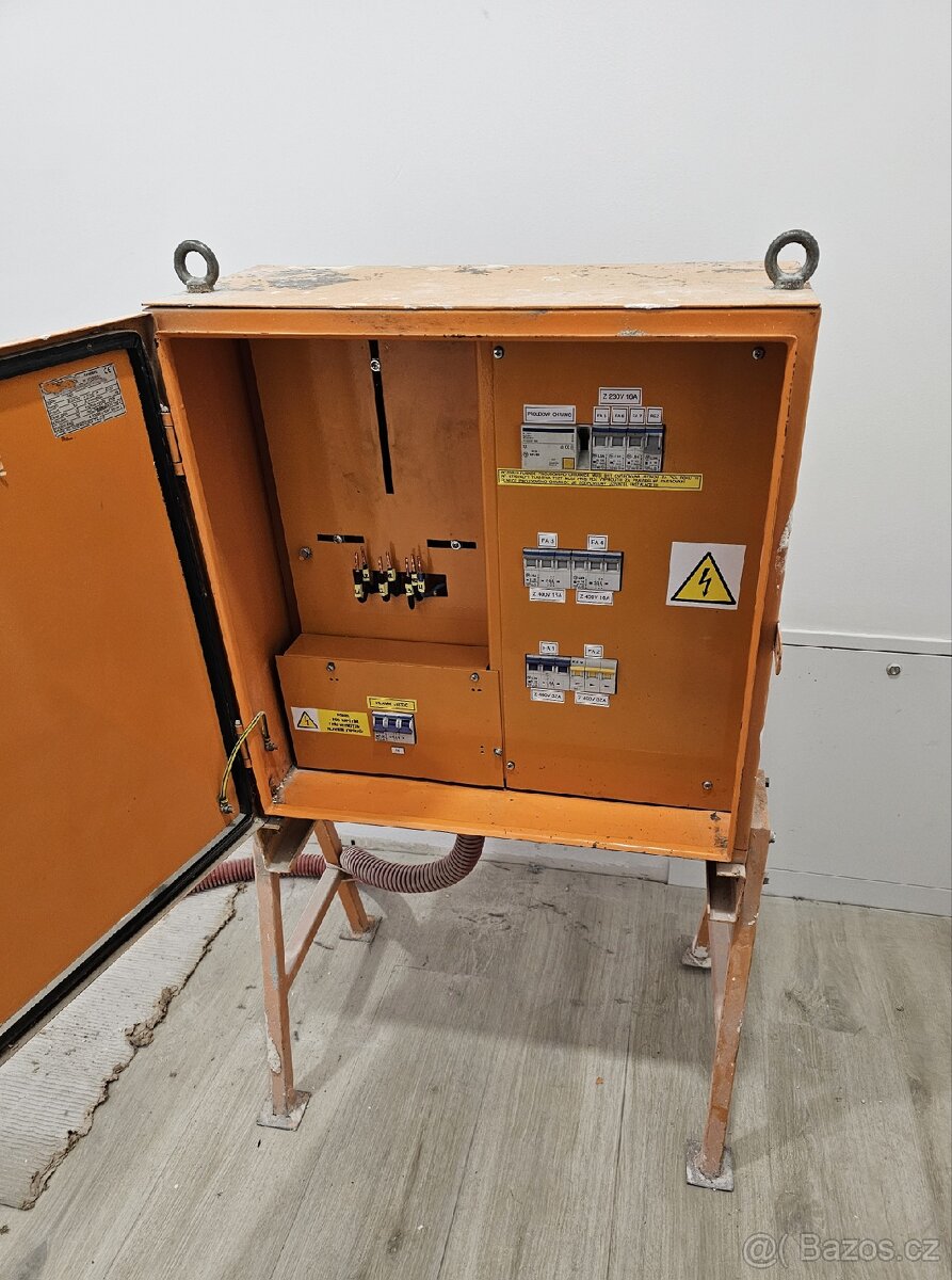 Stavební rozváděč 4x400V, 3x240V včetně kabelu - 2