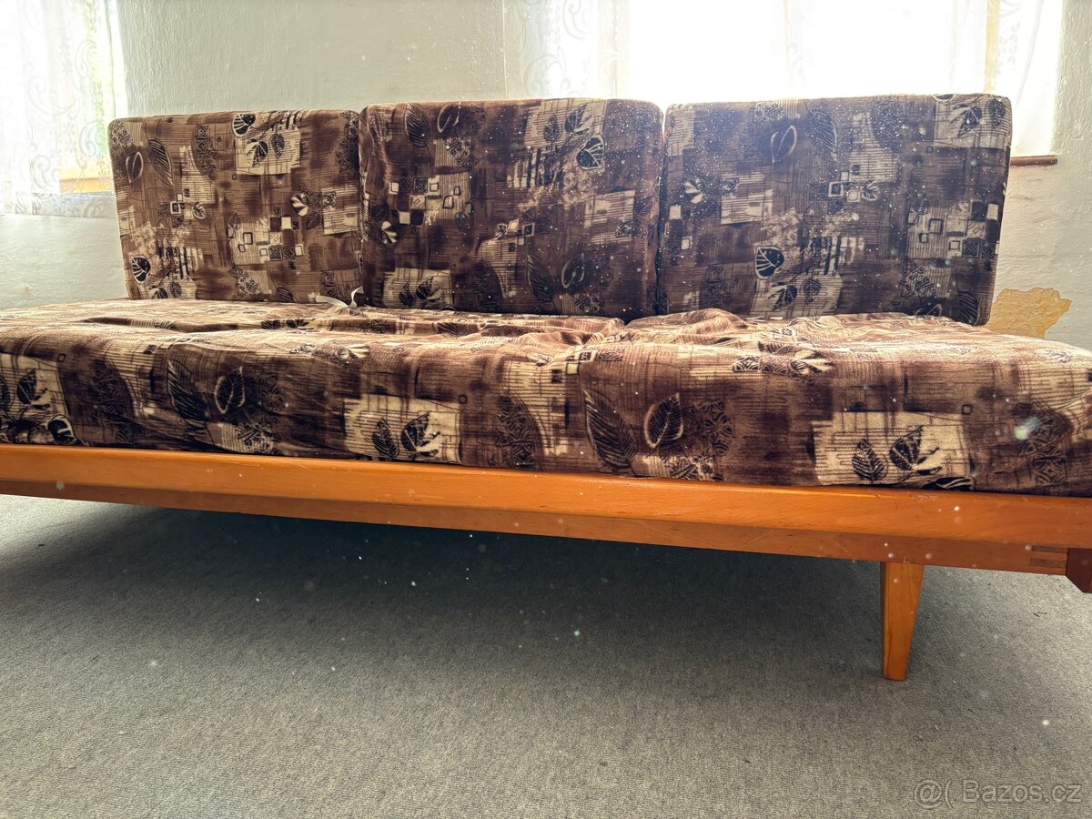 Rozkládací gauč/postel - 2