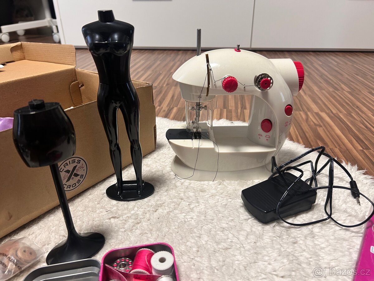 dětský šicí stroj s vybavením - 2