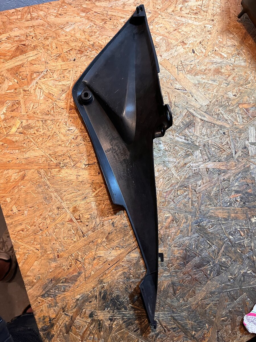Pravý boční podsedlový plast Honda CBR600RR PC37 05-06 - 2