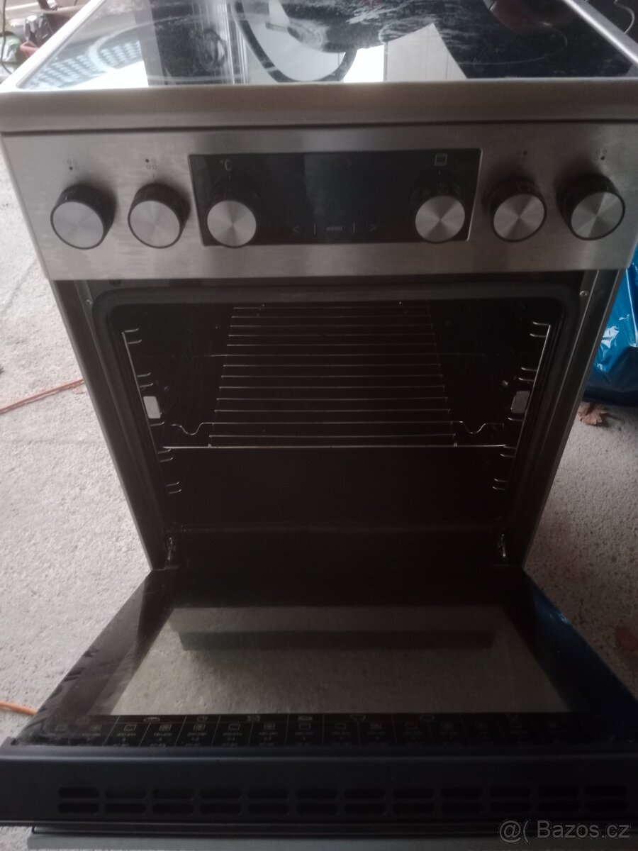 Sklokeramicesky sporak Amica - 2