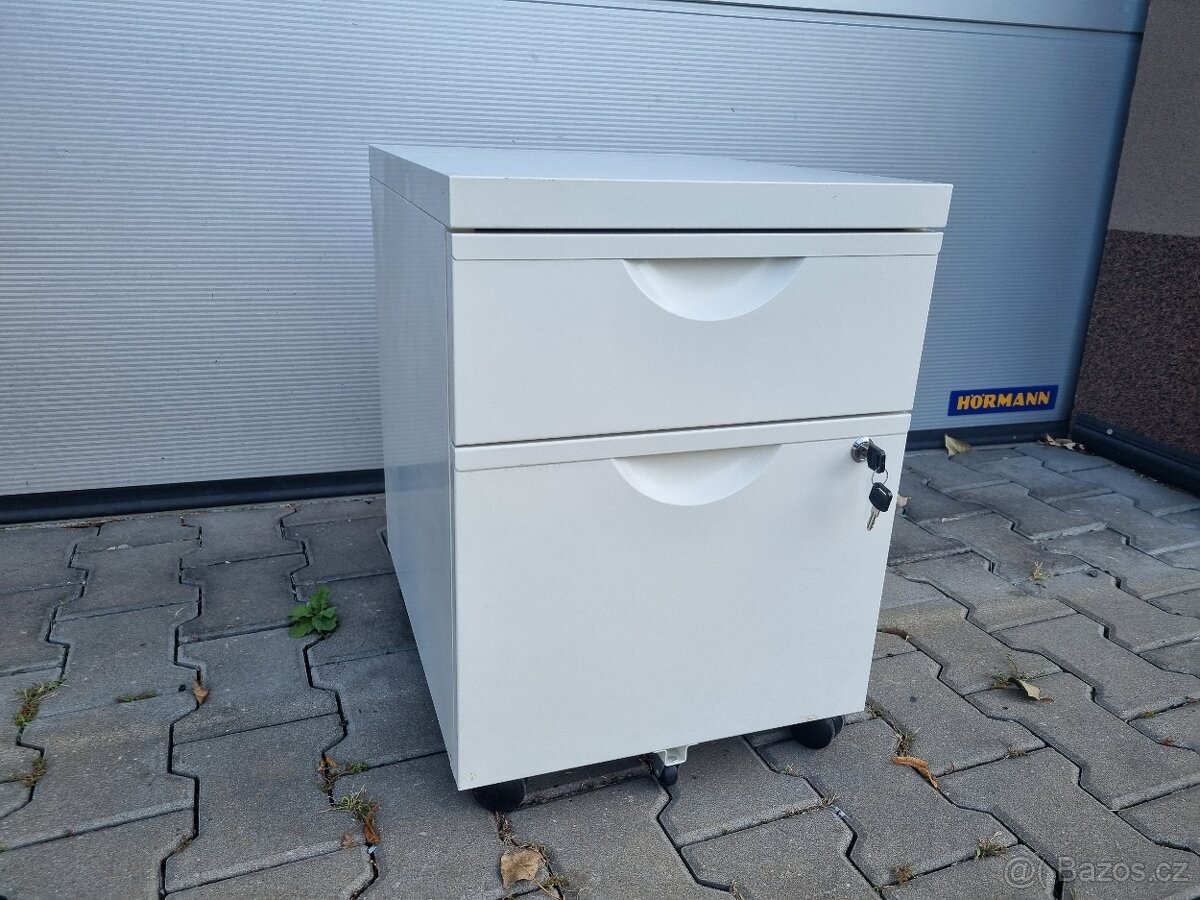 Zamykatelný plechový kontejner - 2