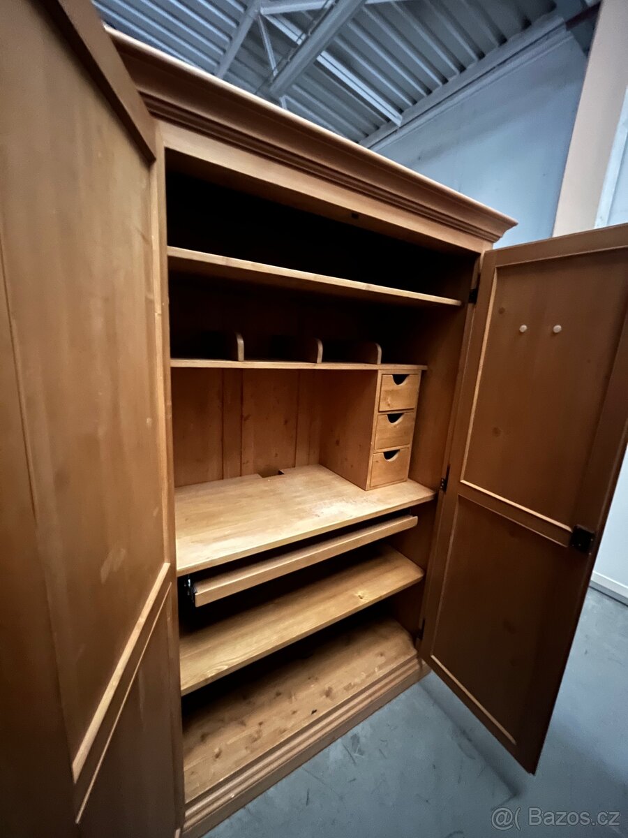 Stůl ve skříni - 2