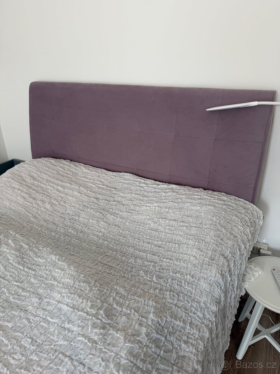 Čalouněná postel - 2