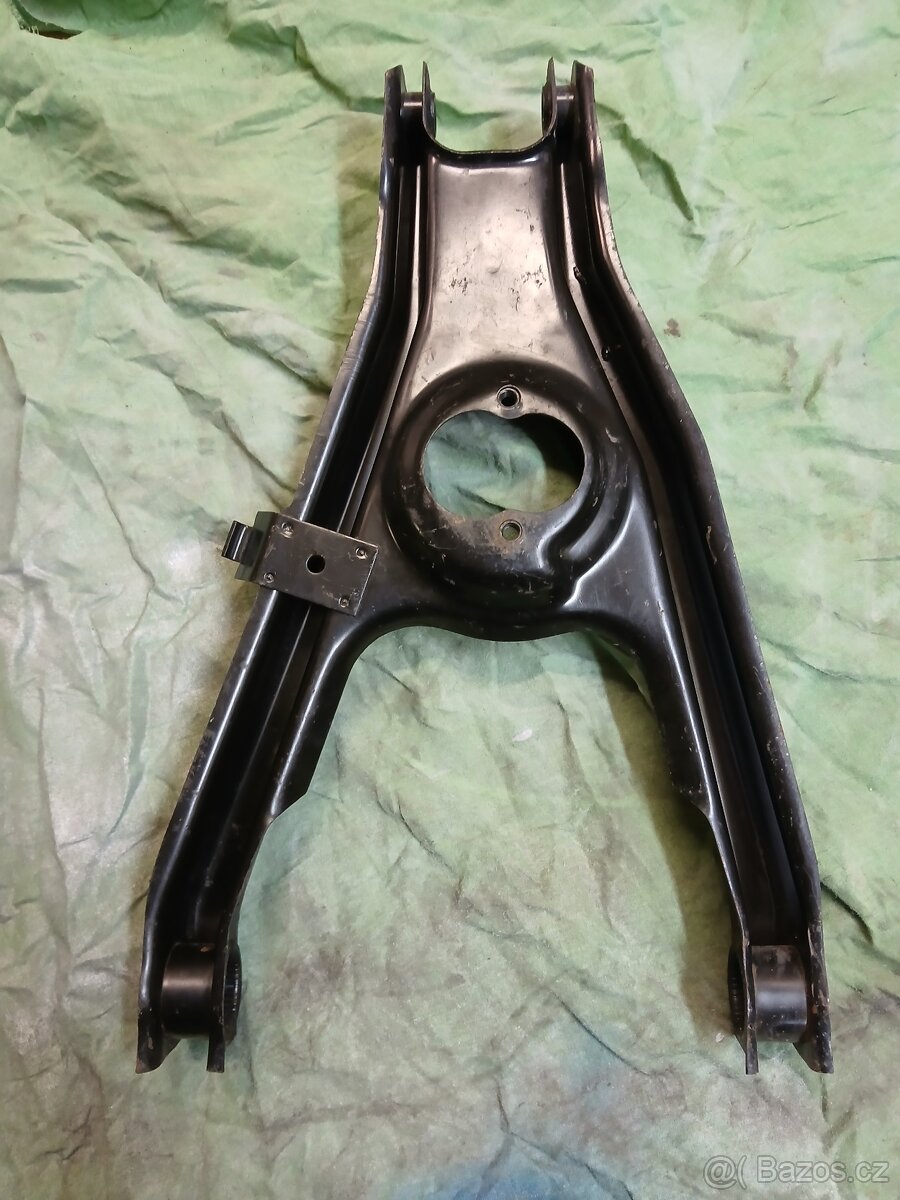 Levé spodni rameno škoda 120 M Rapid - 2