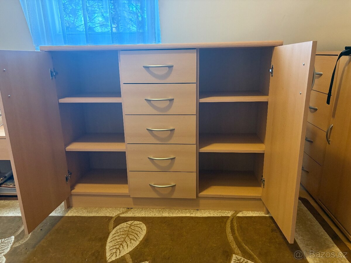 Pracovní stůl a skříňky - 2