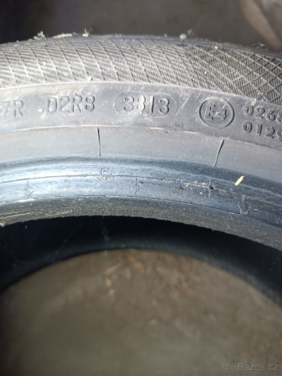 Pneu 225/55 R17 - 2