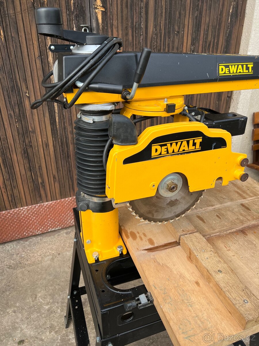 Kapovací pila Dewalt - 2