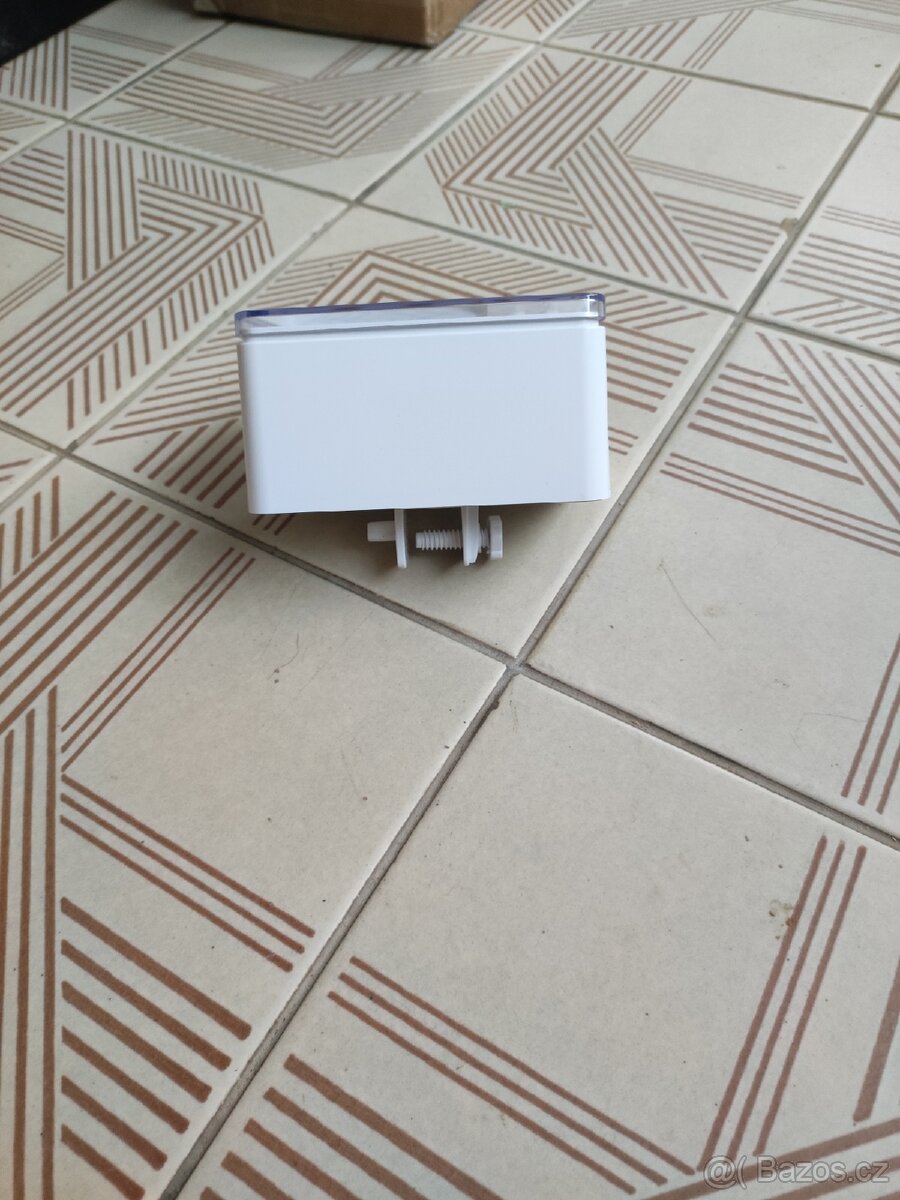 Automaticky davkovac krmiva pro rybicky - 2