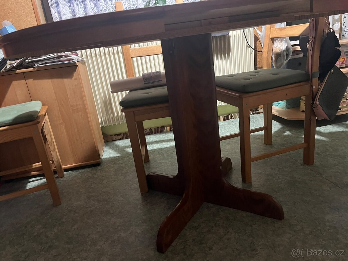 Skříně a jídelní stůl - 2
