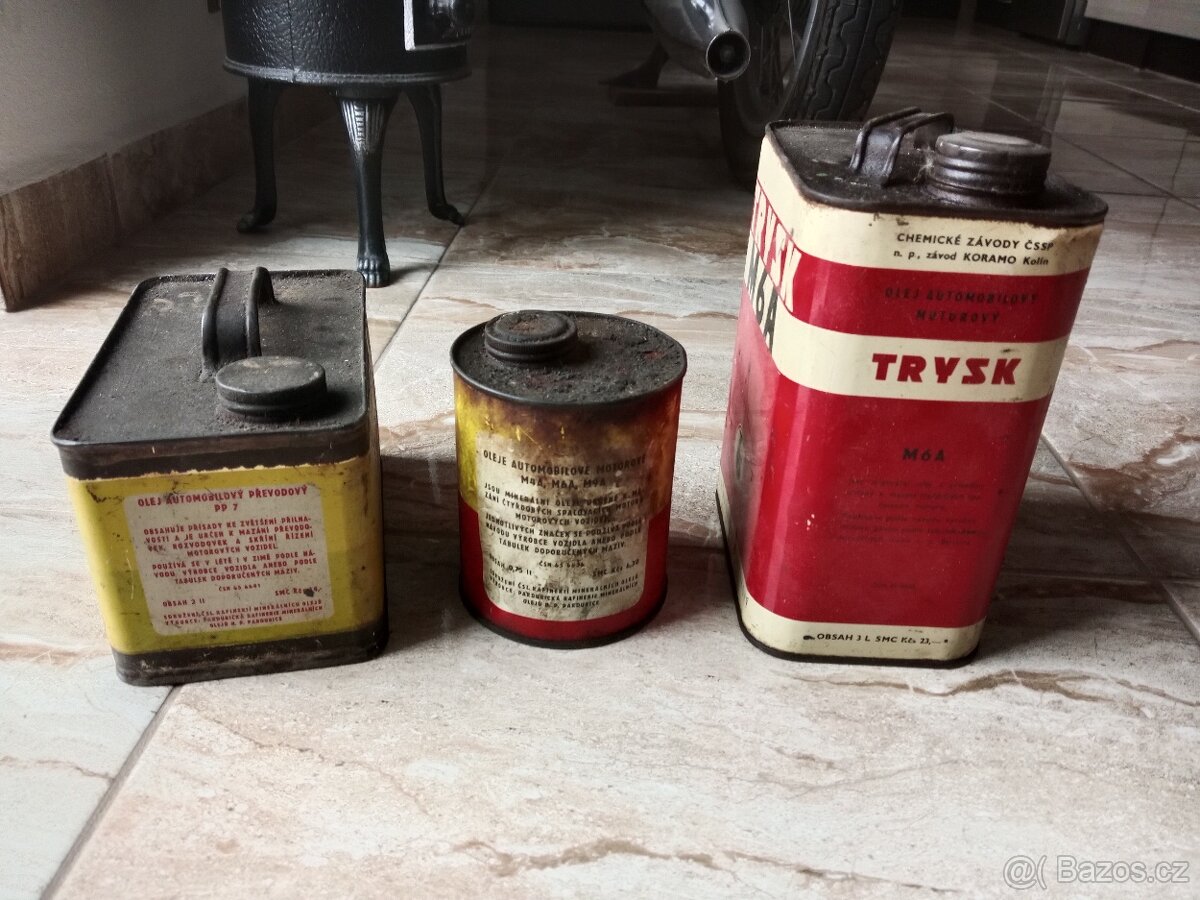 Staré plechovky od oleje - 2