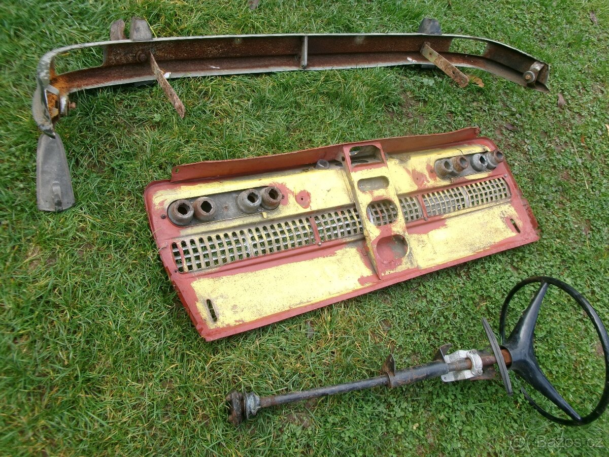 Prodám nádrže na moto a díly na Škoda 100, zadní čelo a zadn - 2