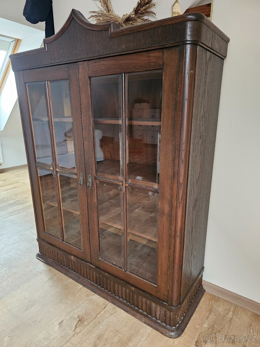 Starožitná vitrína / skříňka - 2