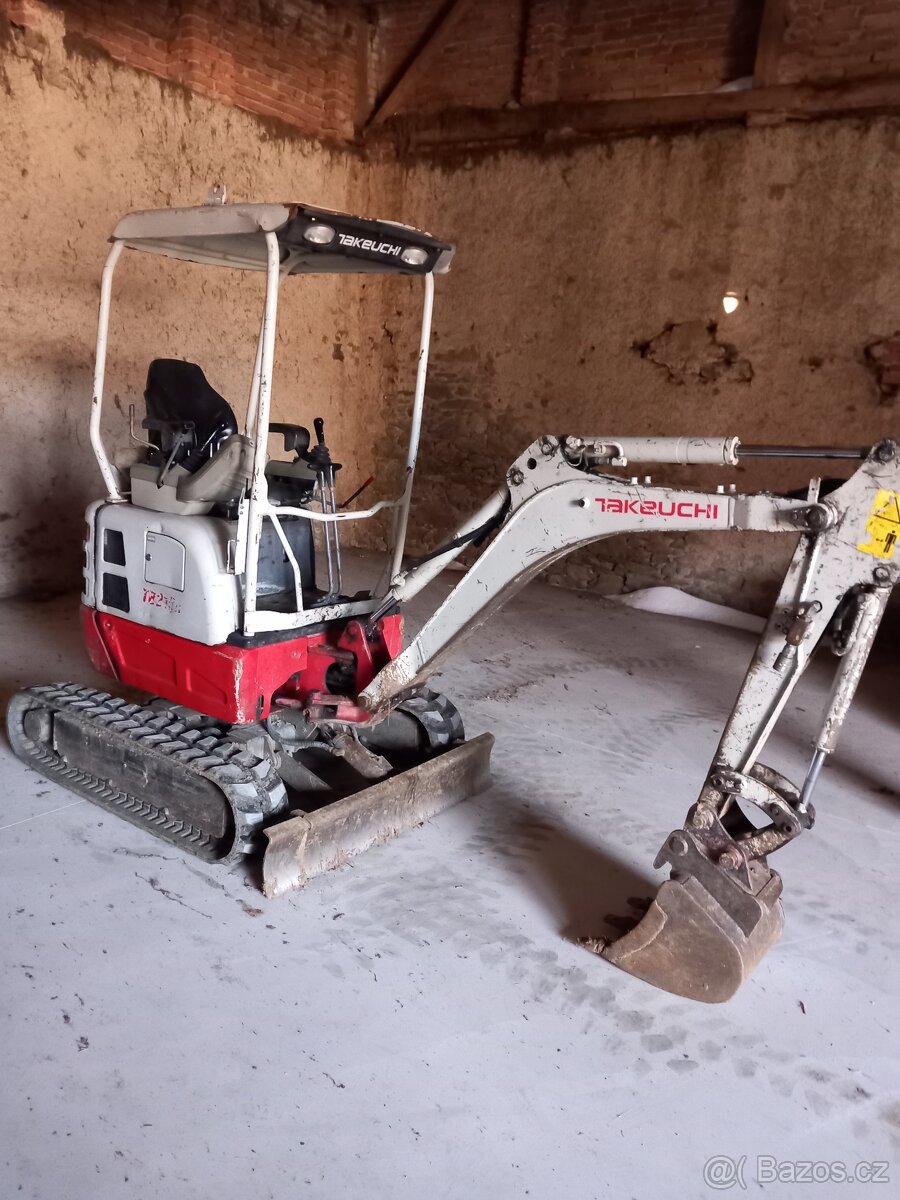 Minibagr Takeuchi TB 215 - 2