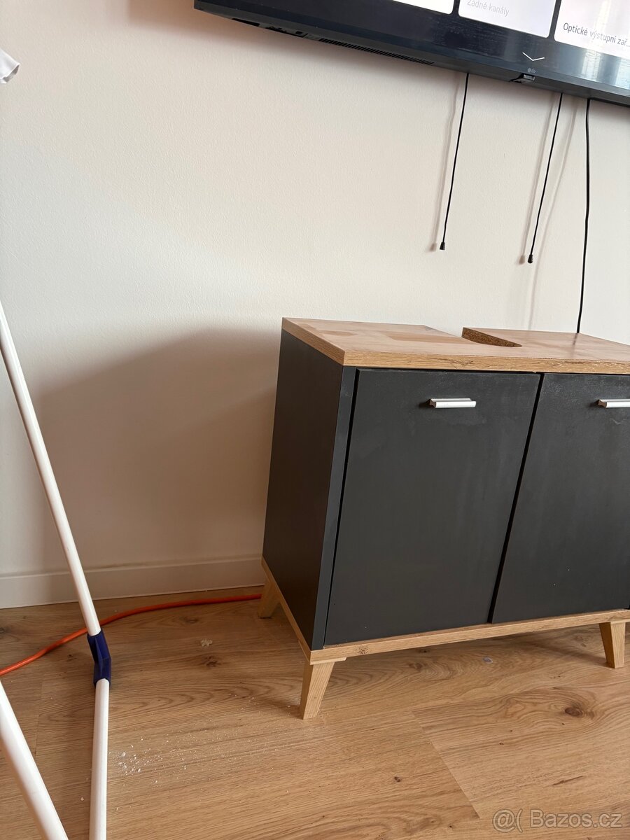 Umyvadlová skříňka - 2