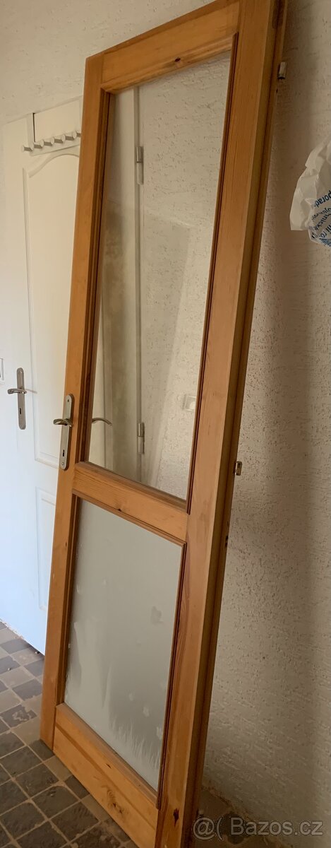 Dveře i s rámem s okýnkem - 2