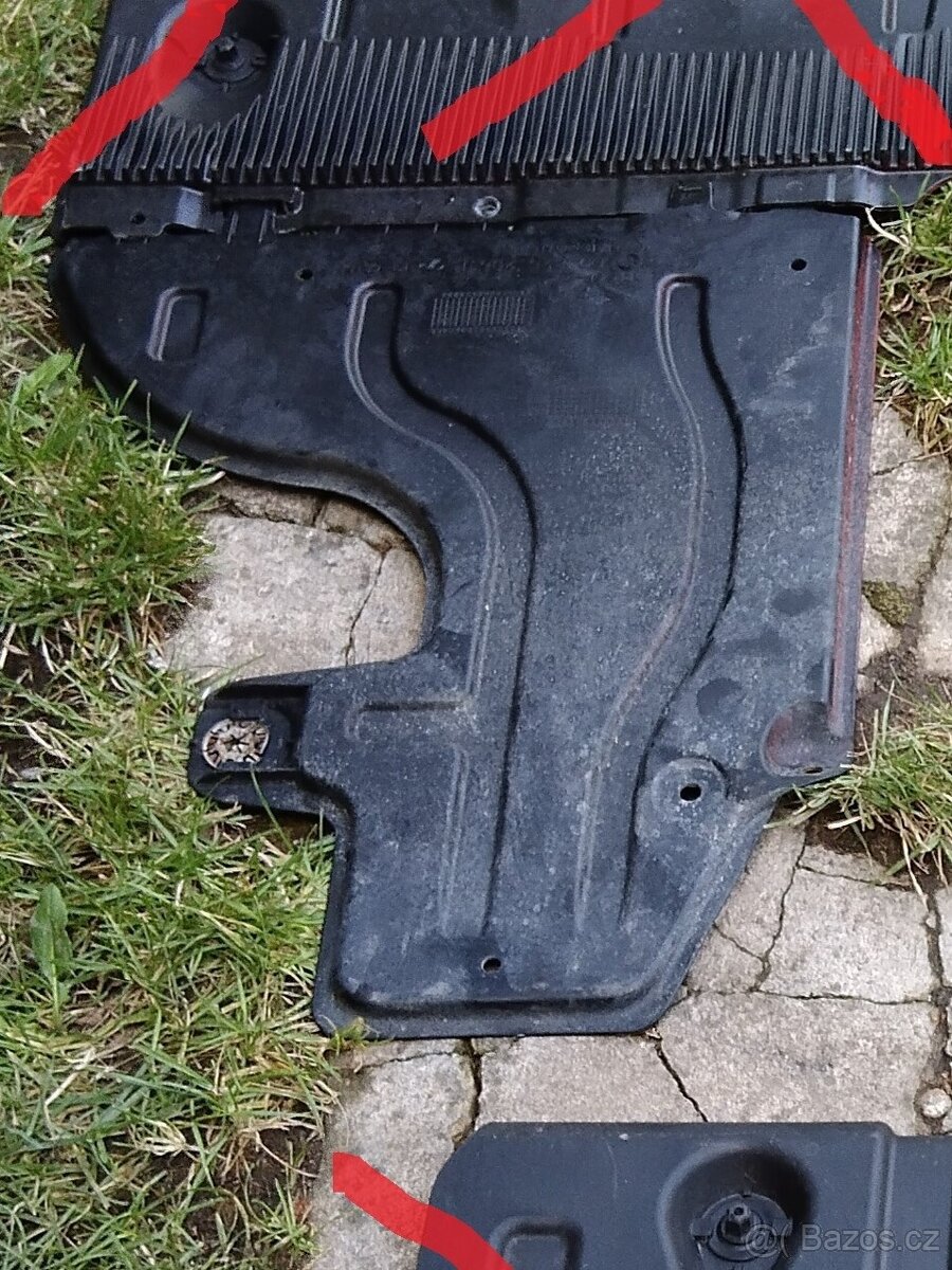 Škoda Octavia 3 spodní plast 5q0825206L - 2