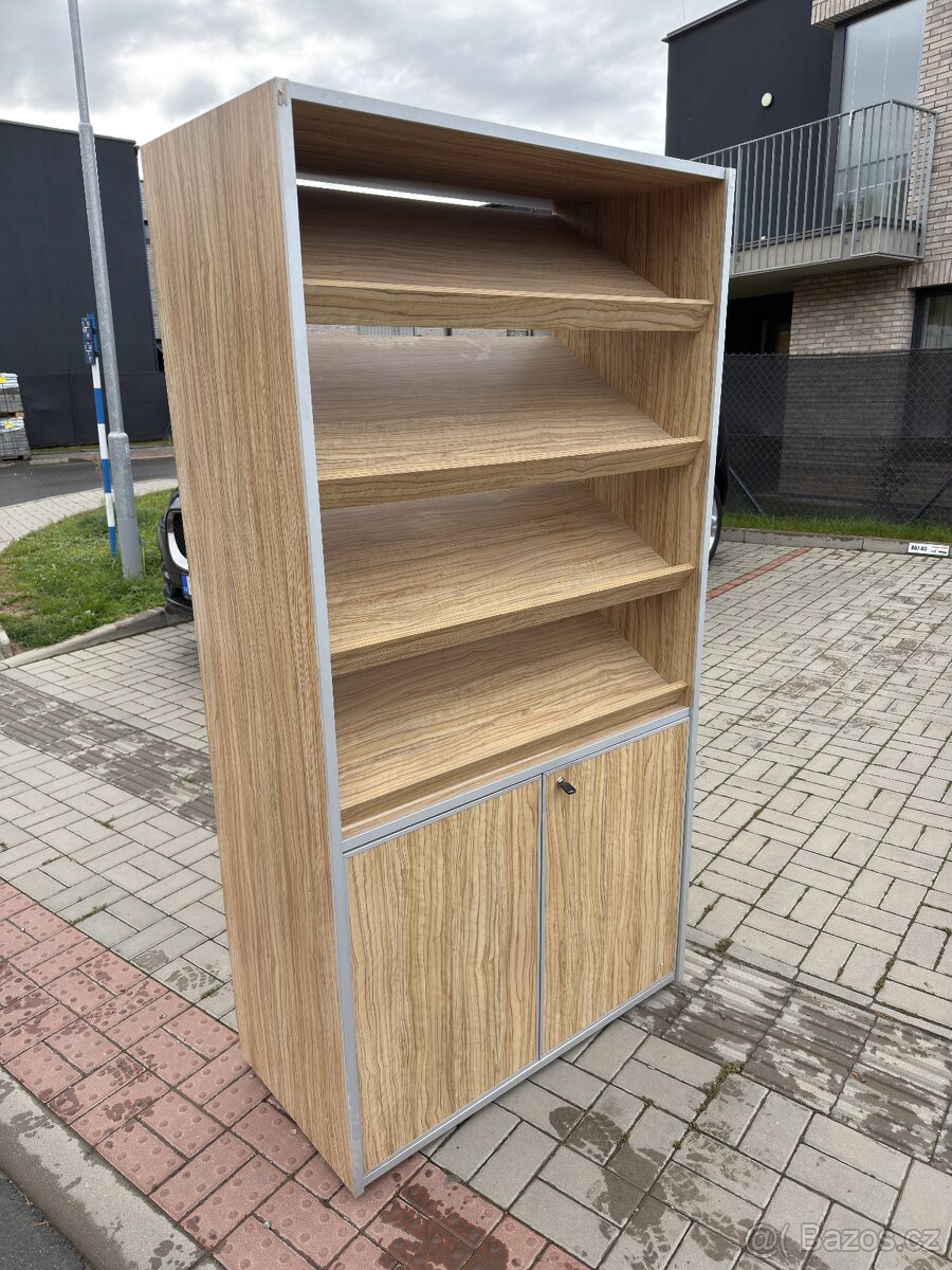 Skříň - vitrína - 2