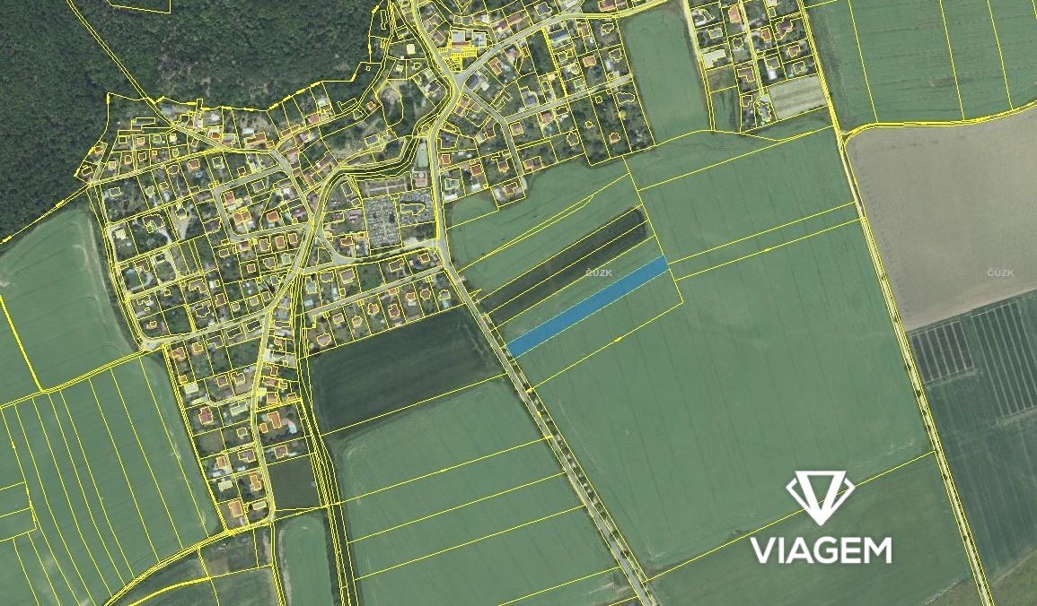 Pole 4 482 m², Podíl 13 % o výměře 560 m² - 2