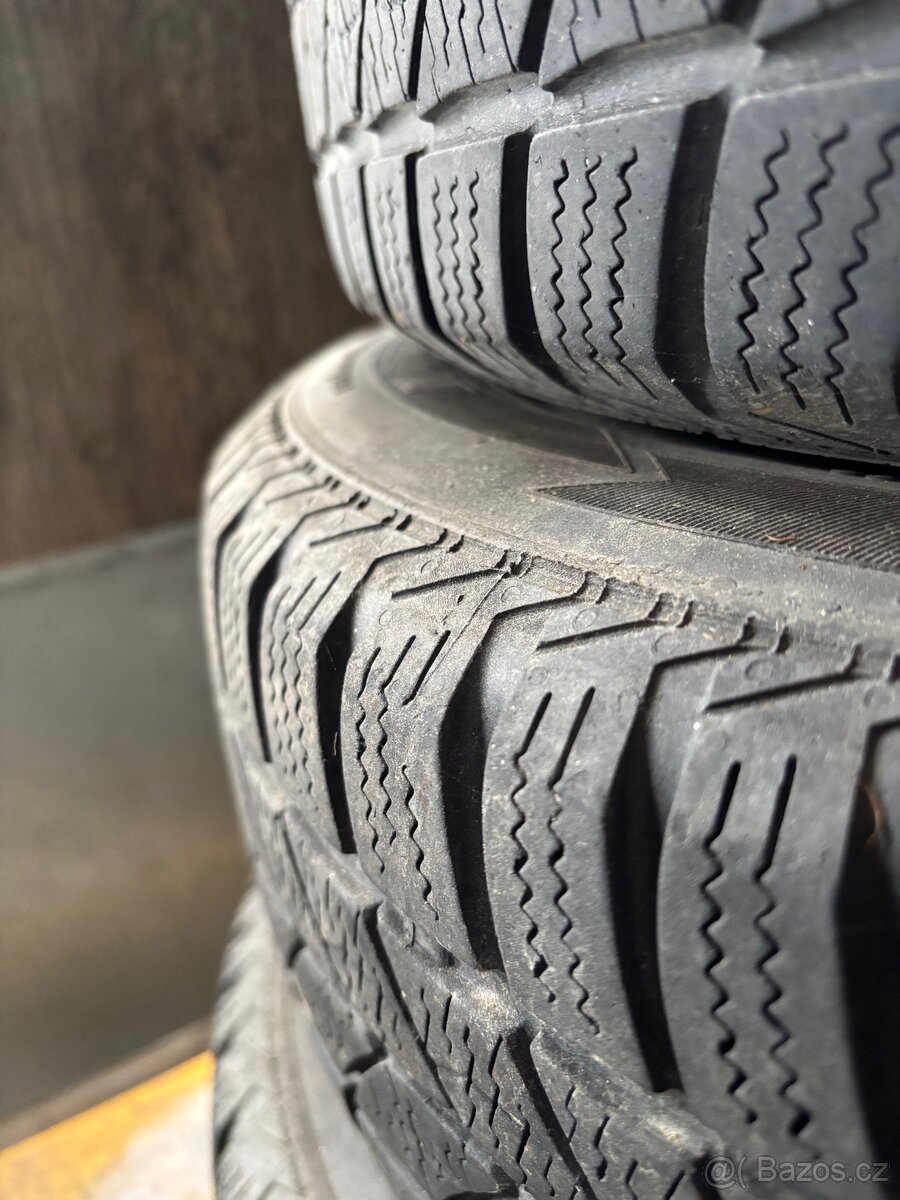 Disky + zimní pneu 165/70-R14. Zánovní . - 2