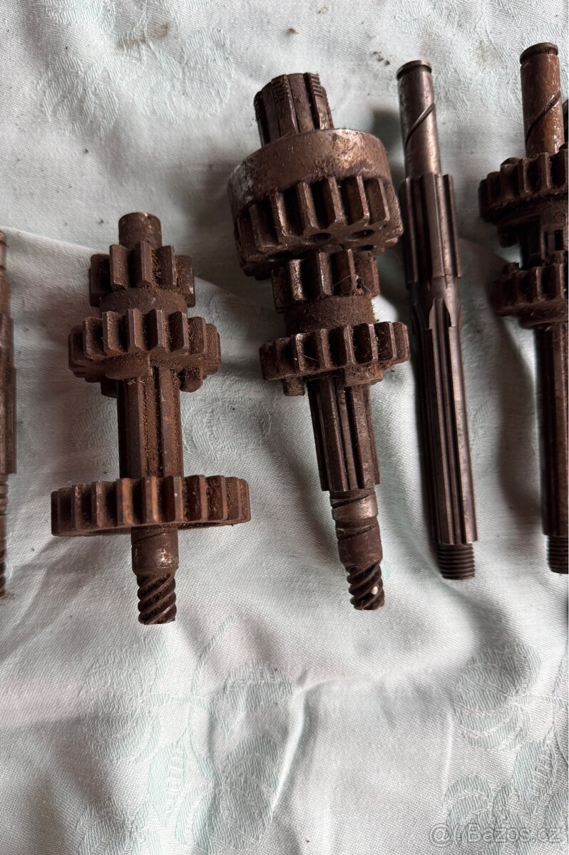 Jawa 500 OHC - díly převodovky - 2