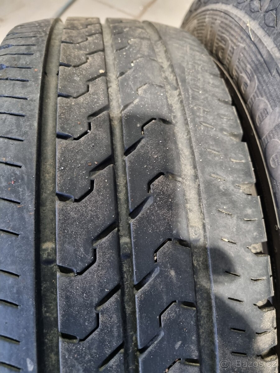 Letní pneu 19570R15C - 2