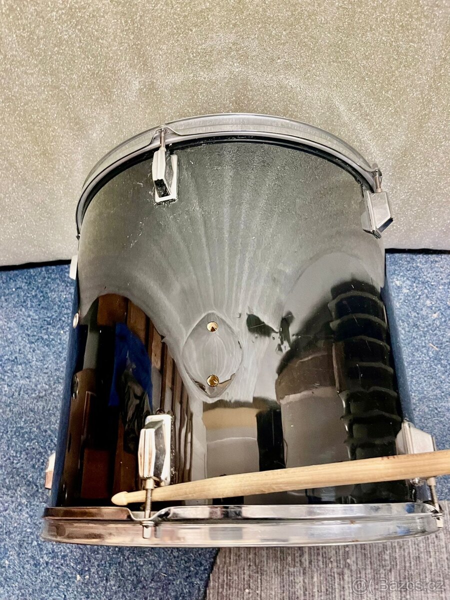 Buben na fandění. - 2