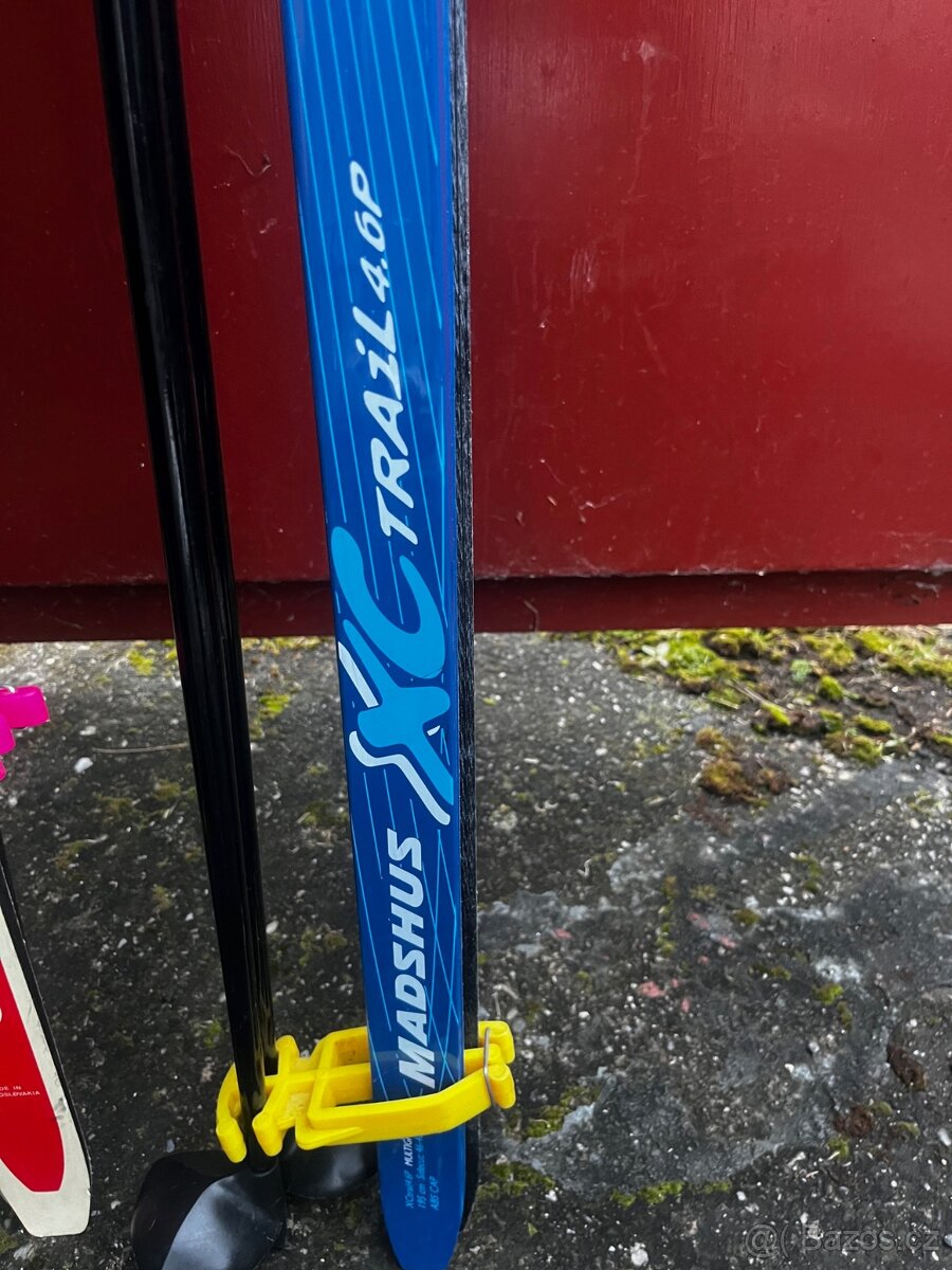 Prodám dva páry běžek i s tyčema - 2