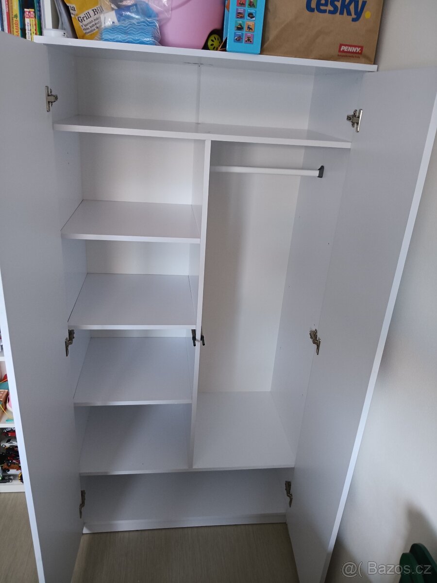 Šatní skříň - 2