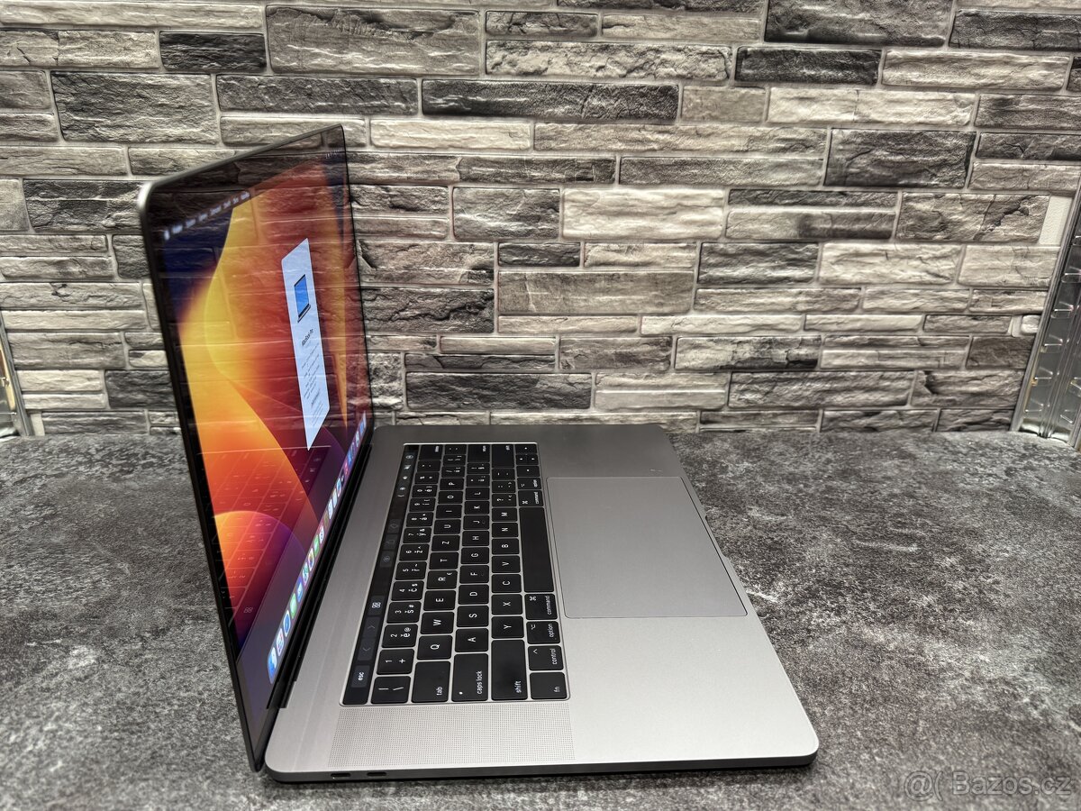 CTO MacBook Pro 15" 2017 i7 / 16GB / 500GB / Pro 560 - 2