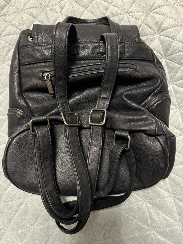 Černý dámský koženkový batoh - 2