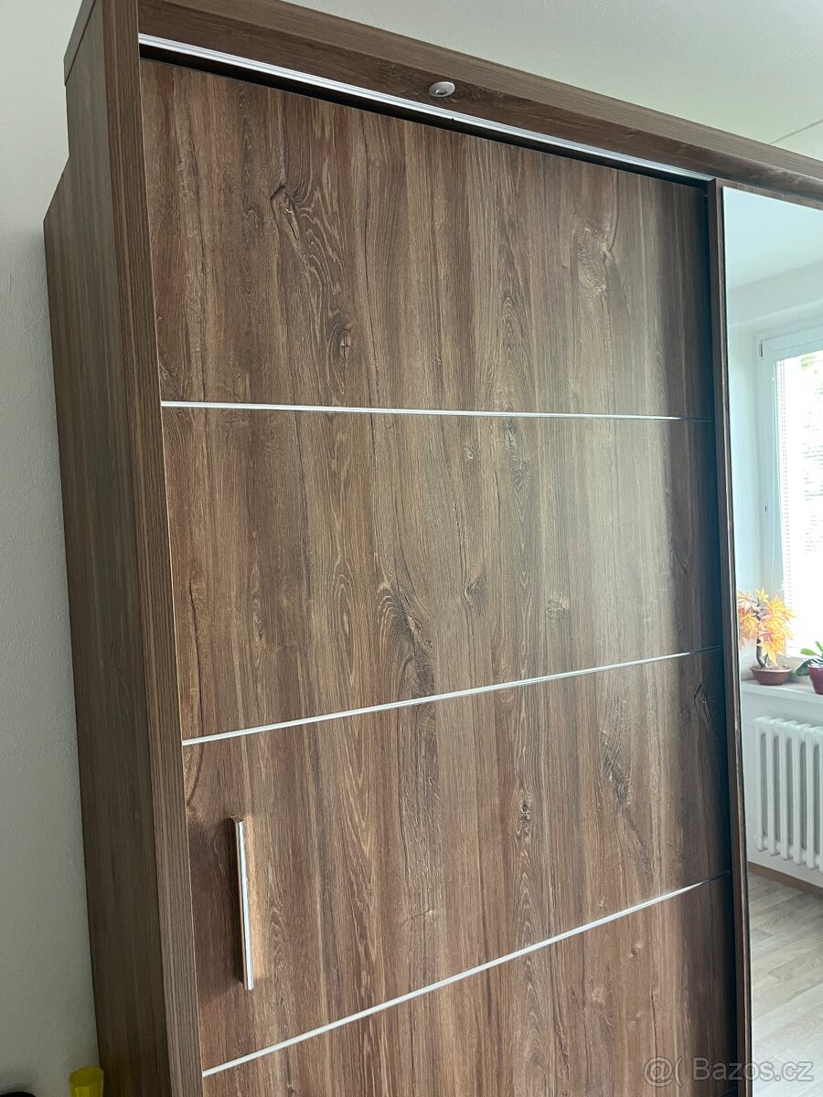 Manželská postel + šatní skříň - 2