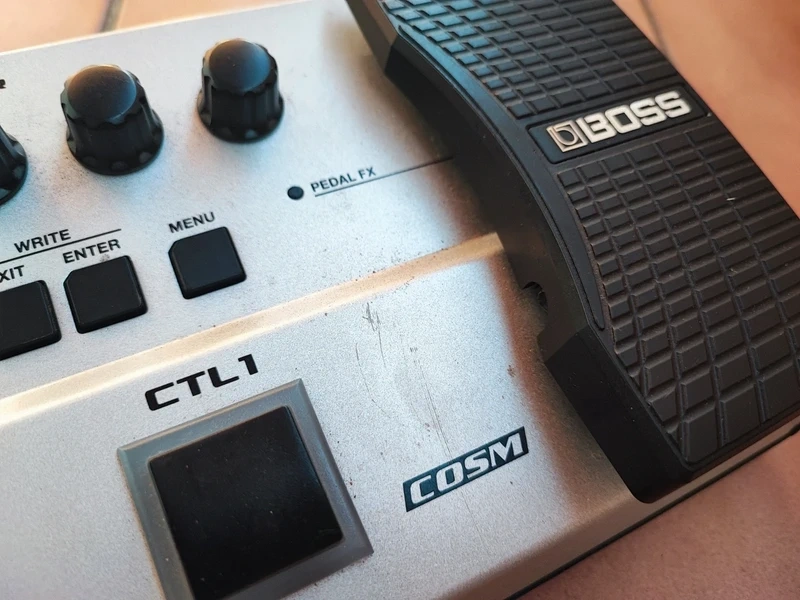 Baskytarový multiefekt BOSS GT-1B - 2