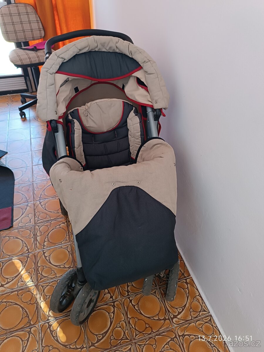 Kočárek Chicco - 2