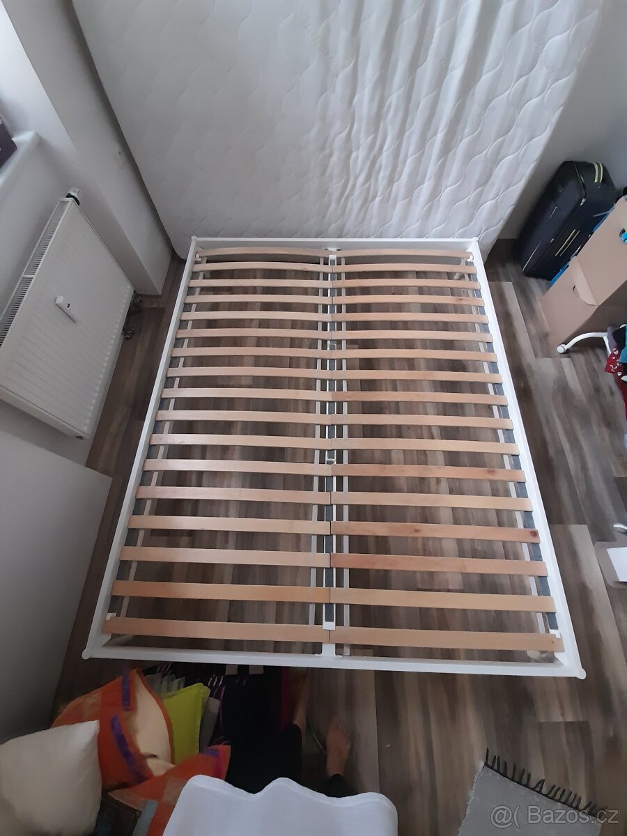 Prodám kovovou postel s roštem a matrací - 2