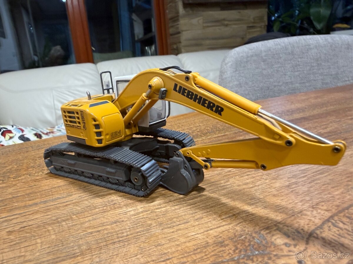 Pasovy bagr Conrad R924 Compact - 2