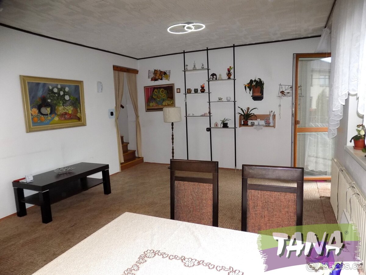 Prodej řadového domu o dispozici 4+1/lodžie/garáž v obci Krc - 2