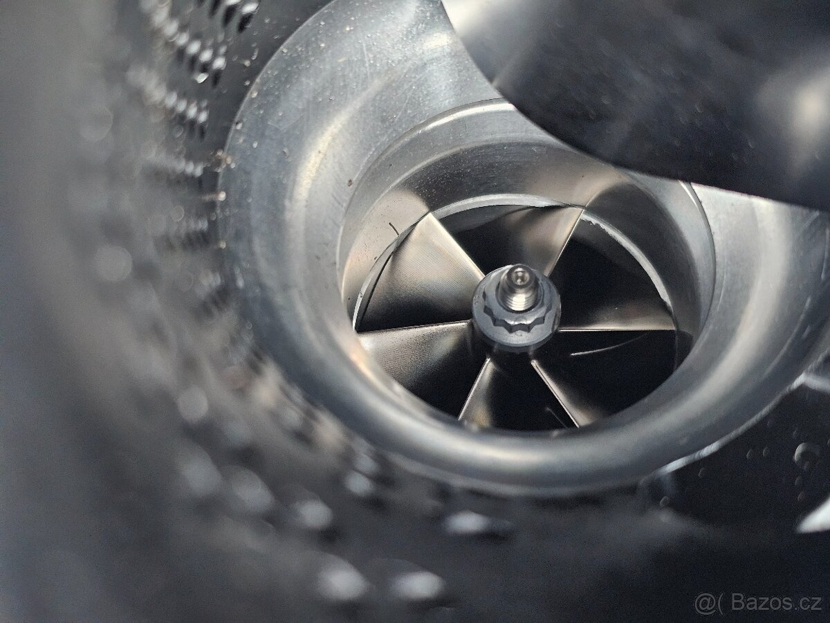 Díly z motoru DPY 210kw - 2