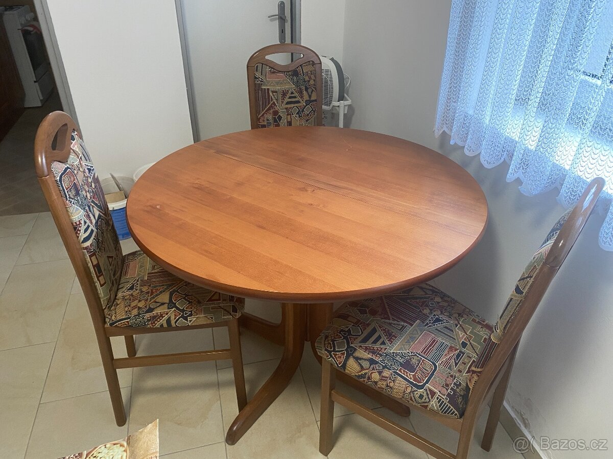 Jídelní stůl se 4. židlemi - 2