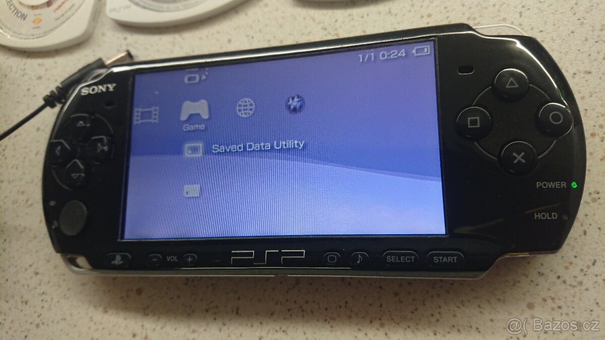 PSP + 3 hry + příslušenství - 2