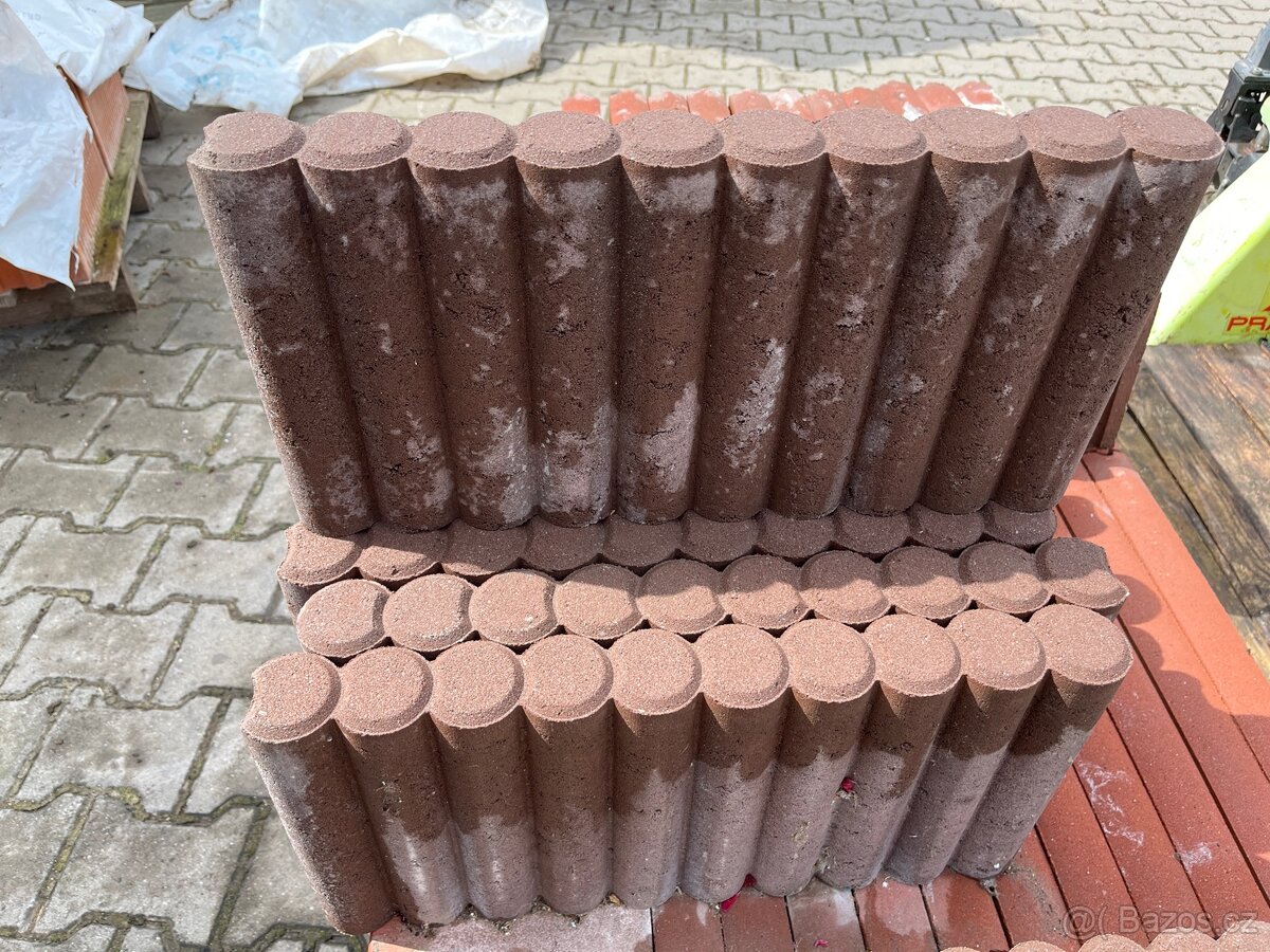 Palisáda hnědá - 2