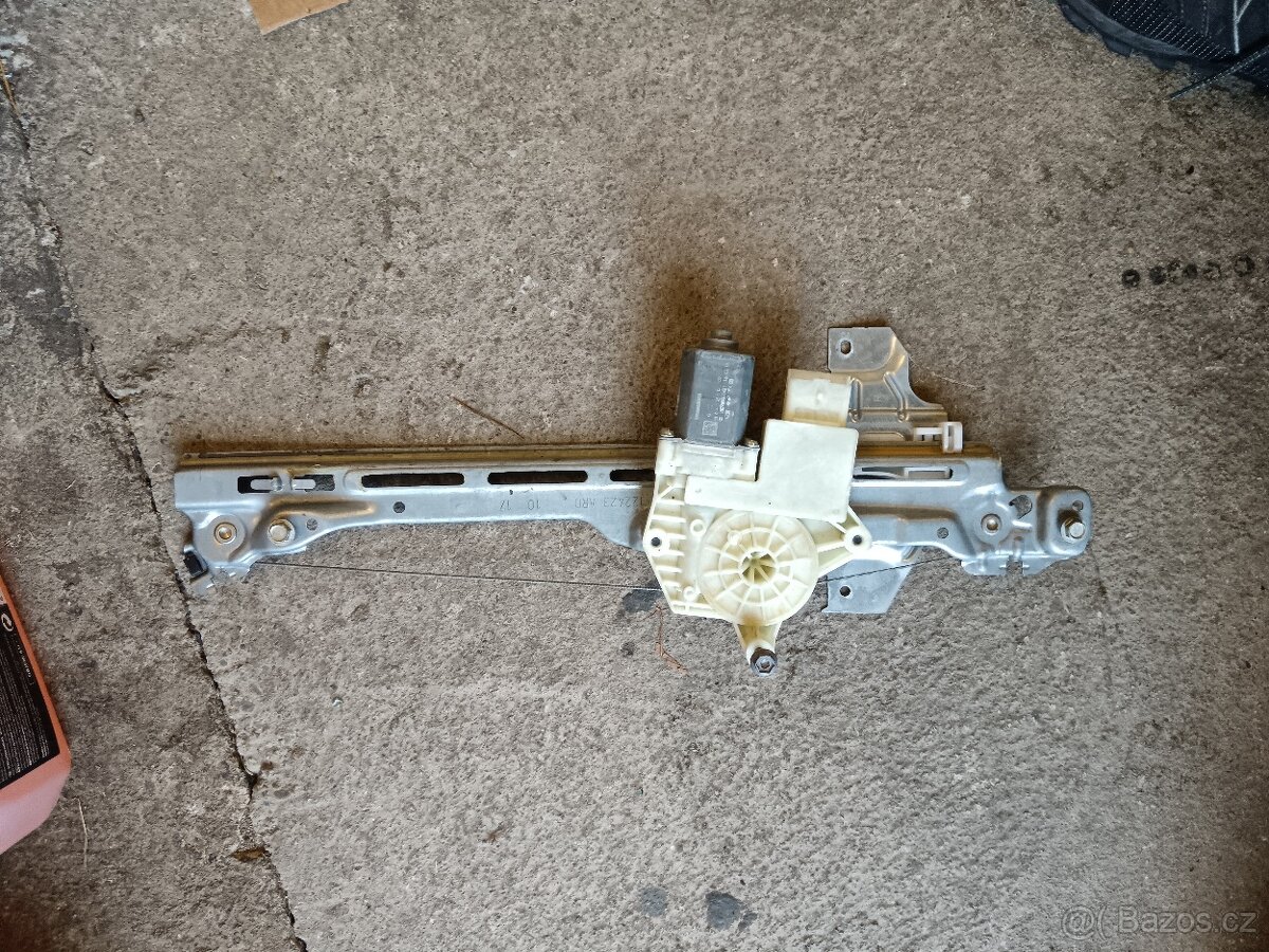 Okno Peugeot 308 sw t9 - 2