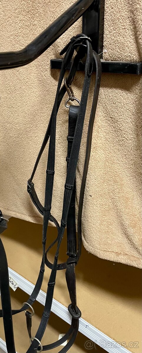 Uzdečka, ohlávka, šlachovky a další… - 2
