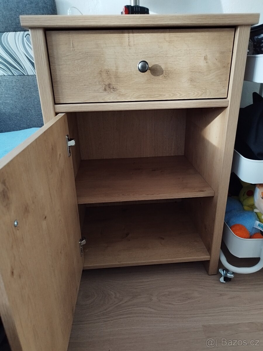 Větší noční stolek - 2