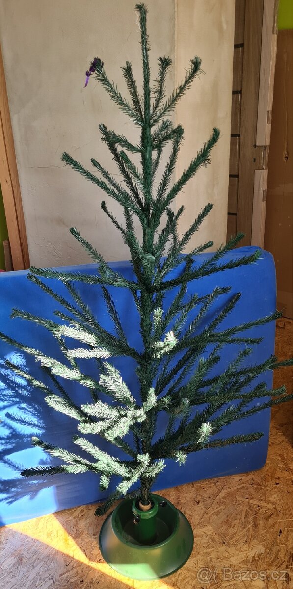 Vánoční umělohmotný stromeček - 2