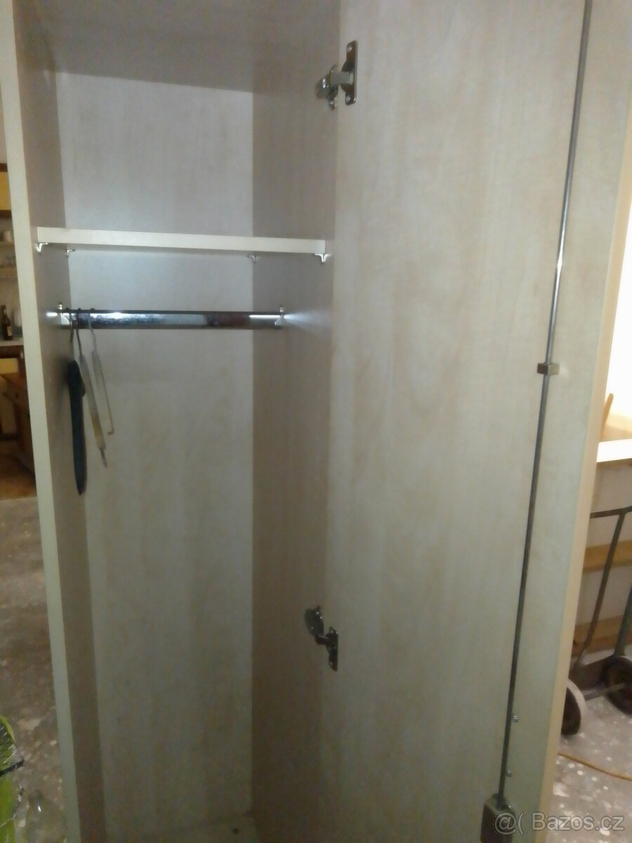 Skřín policová zamykací , klíče - 2