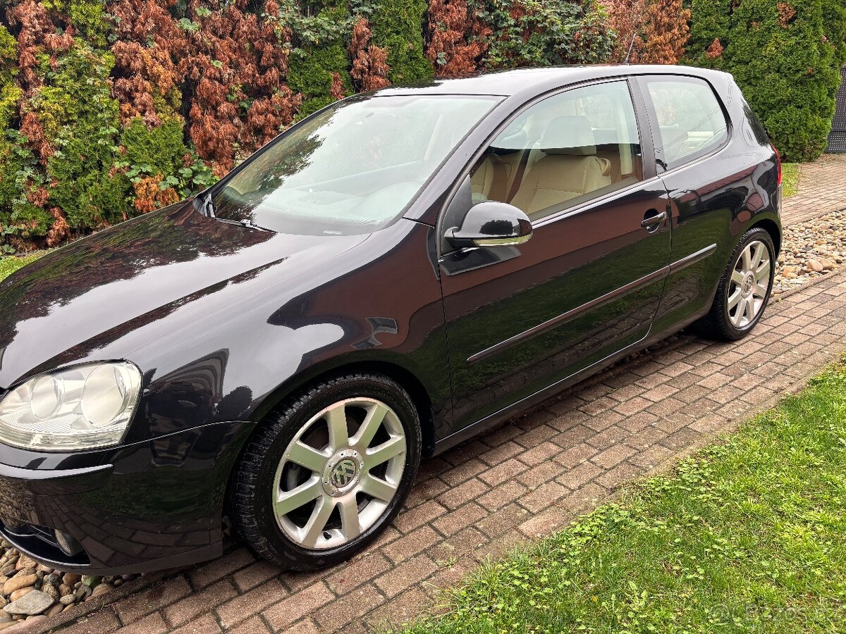 Predám VW Golf 5 2.0fsi benzín+lpg - 2