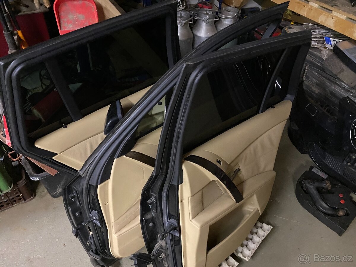 Prodám dveře nastrojený v dobrém stavu BMw E61 - 2