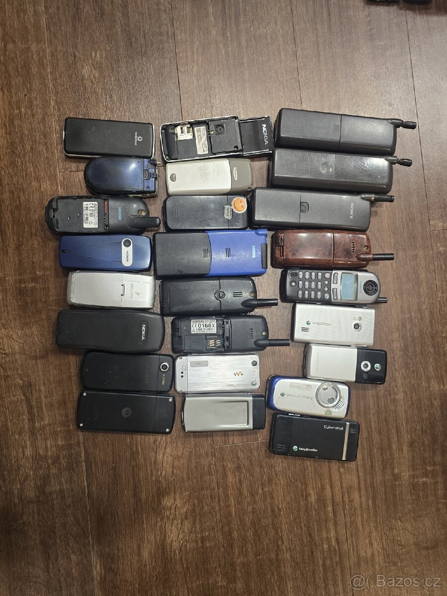 Mix mobilních telefonů 25ks- Nokia 8850 a spol - 2